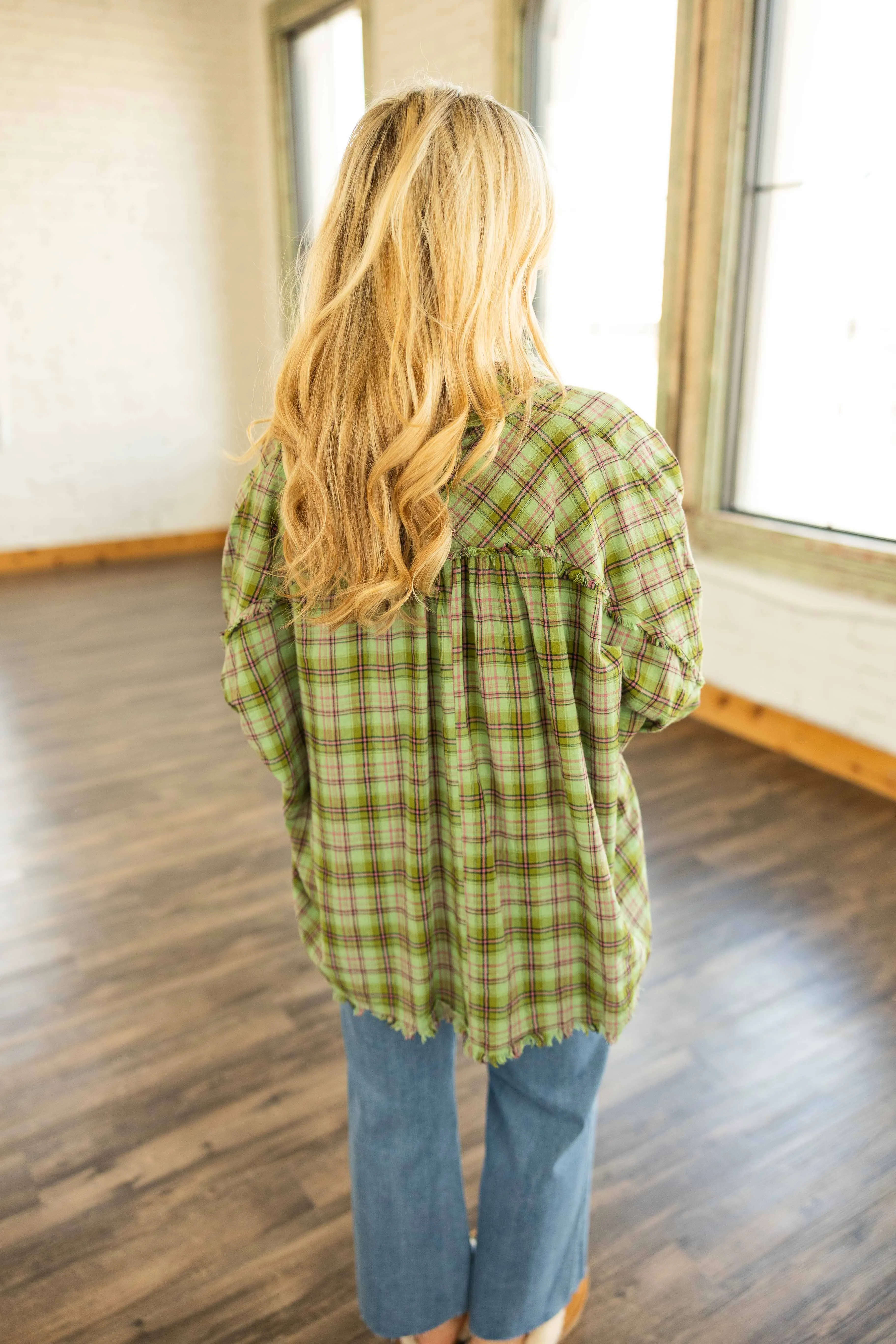 ARIANA PLAID BUTTON DOWN TOP