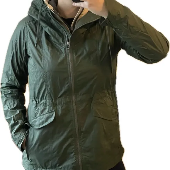 Athleta Outbound jasper Anorak rain jacket hooded in green Women’s Small