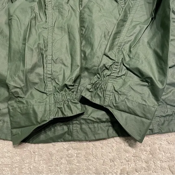 Athleta Outbound jasper Anorak rain jacket hooded in green Women’s Small