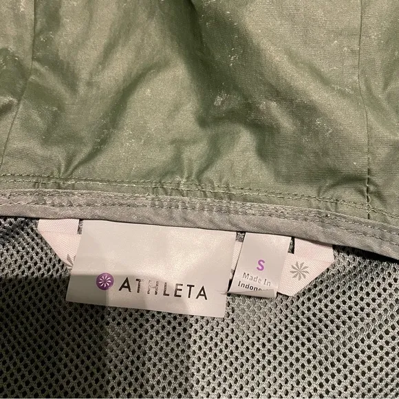 Athleta Outbound jasper Anorak rain jacket hooded in green Women’s Small