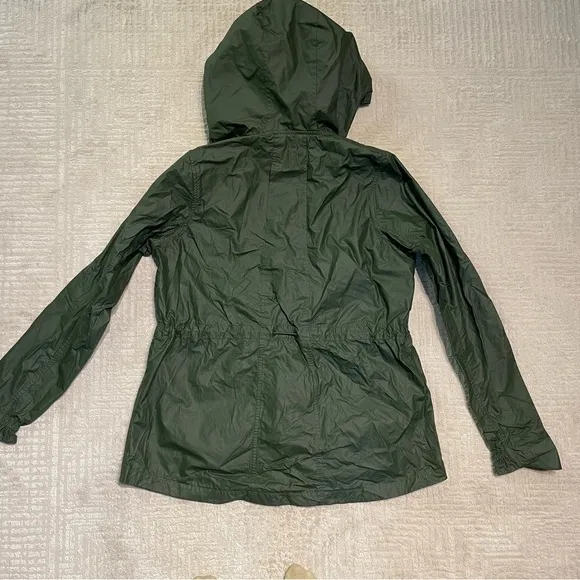 Athleta Outbound jasper Anorak rain jacket hooded in green Women’s Small