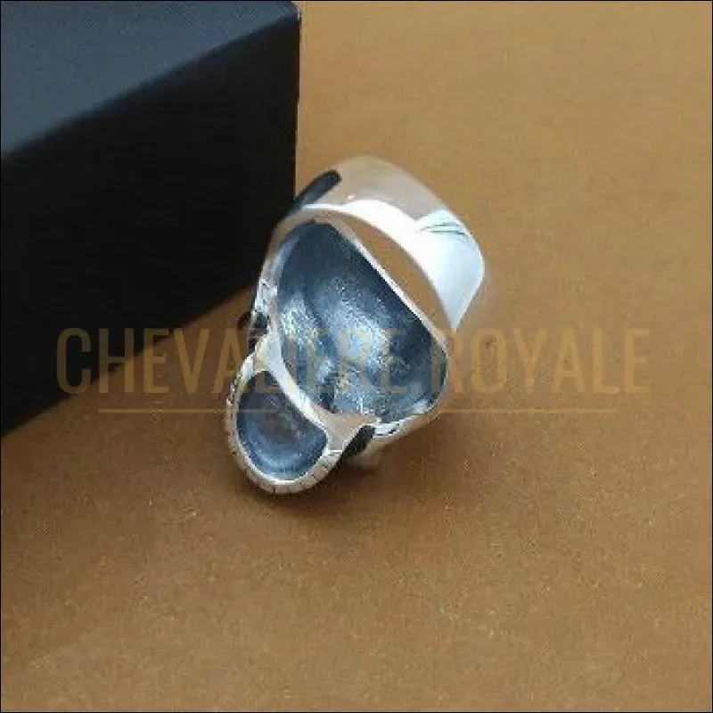 Chevalière pour homme en argent tète sèche remarquable