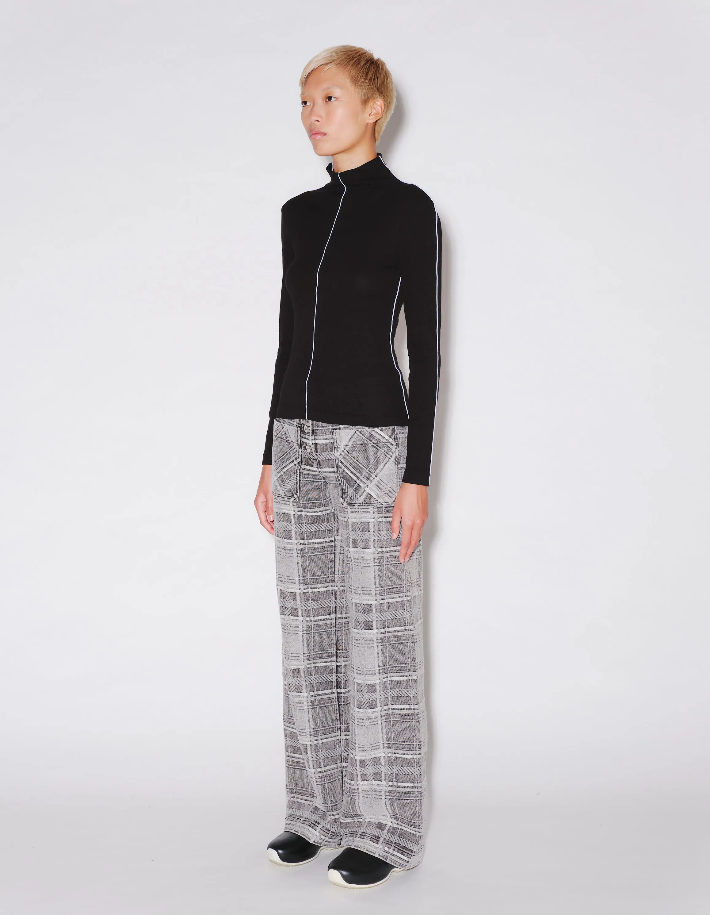 CONTRAST STITCH MOCK NECK T-SHIRT