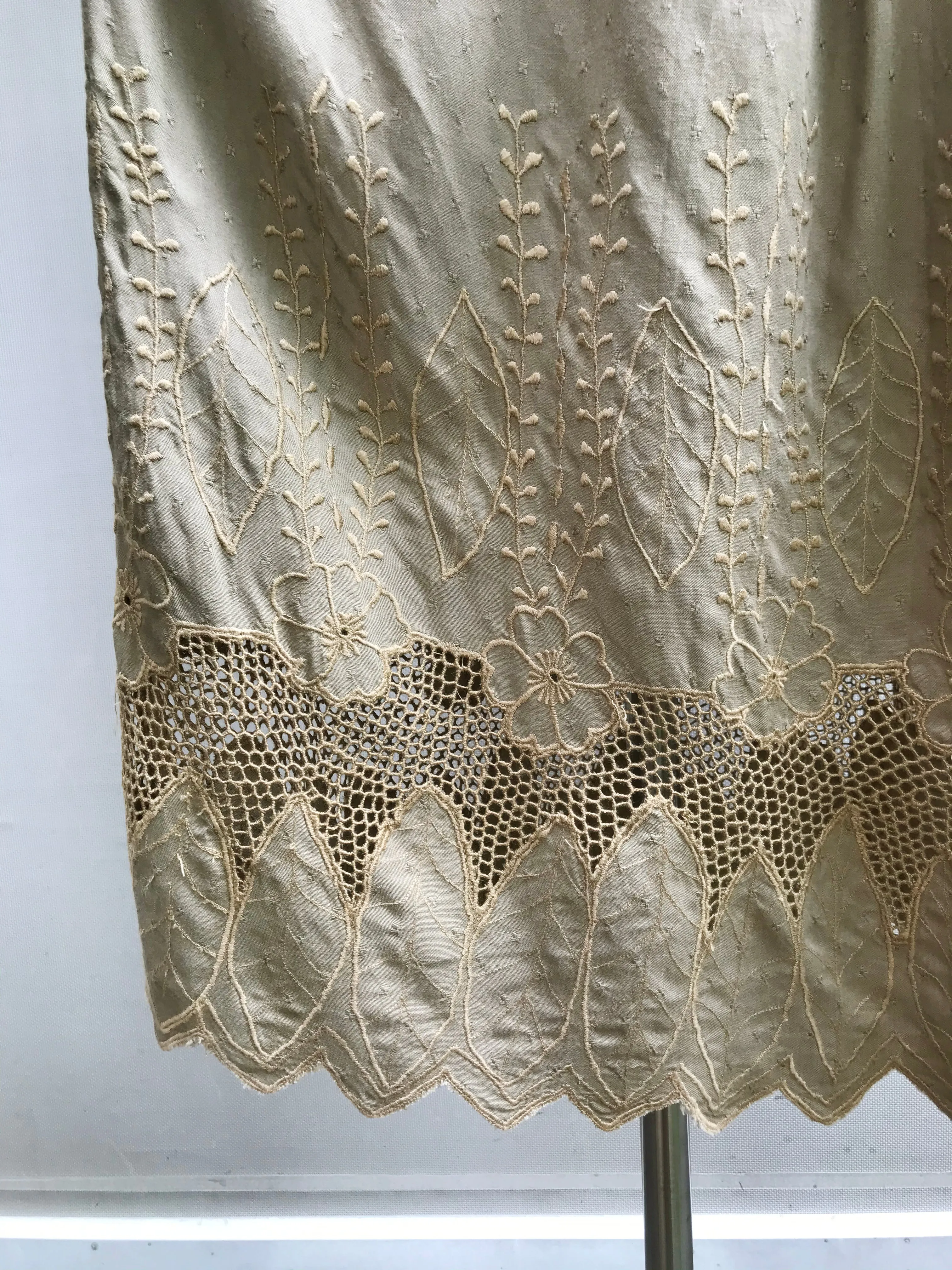 Cut-out Floral Embroidery Hemp Skirt