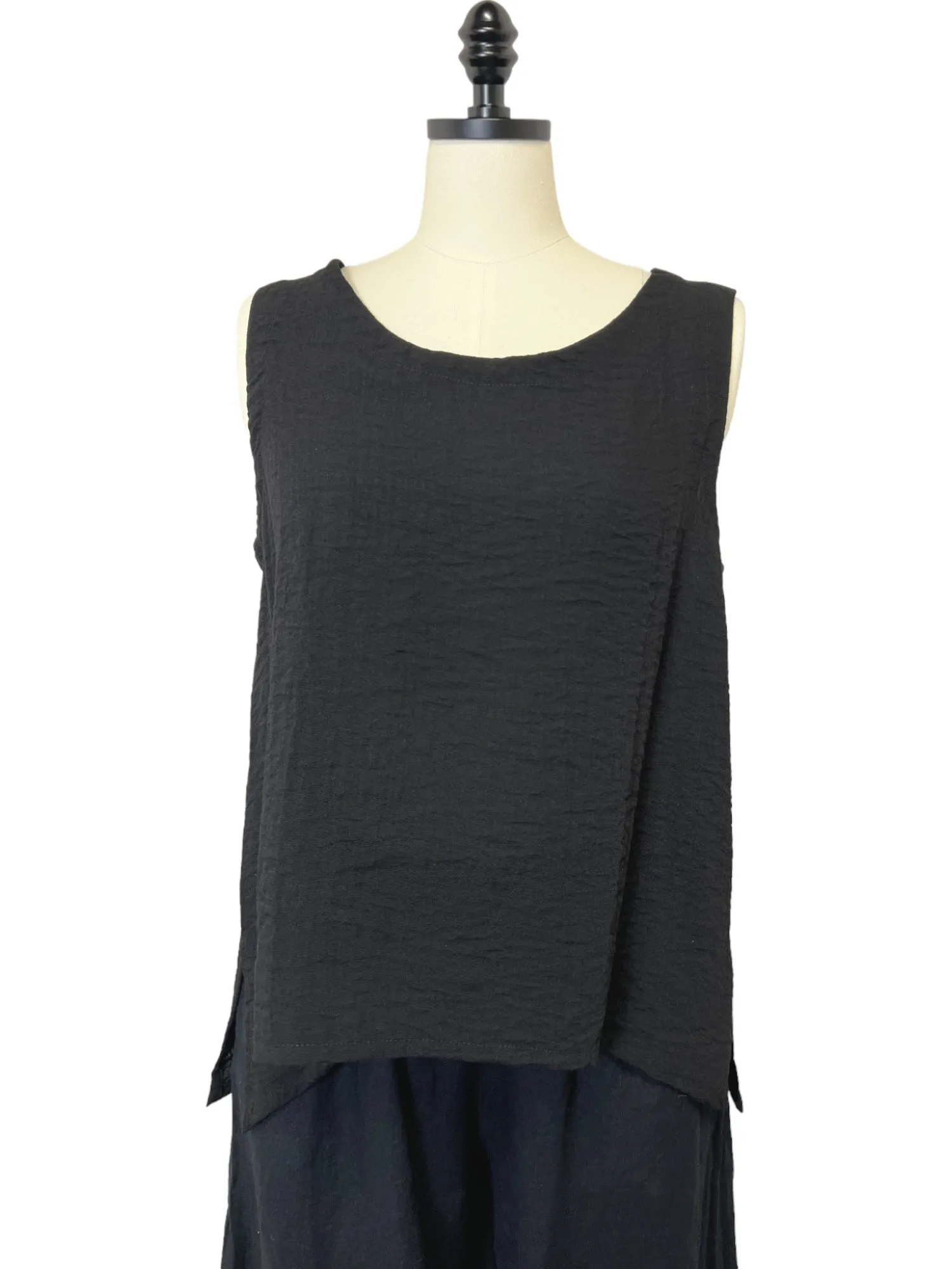 Gails Travel Tank in Black