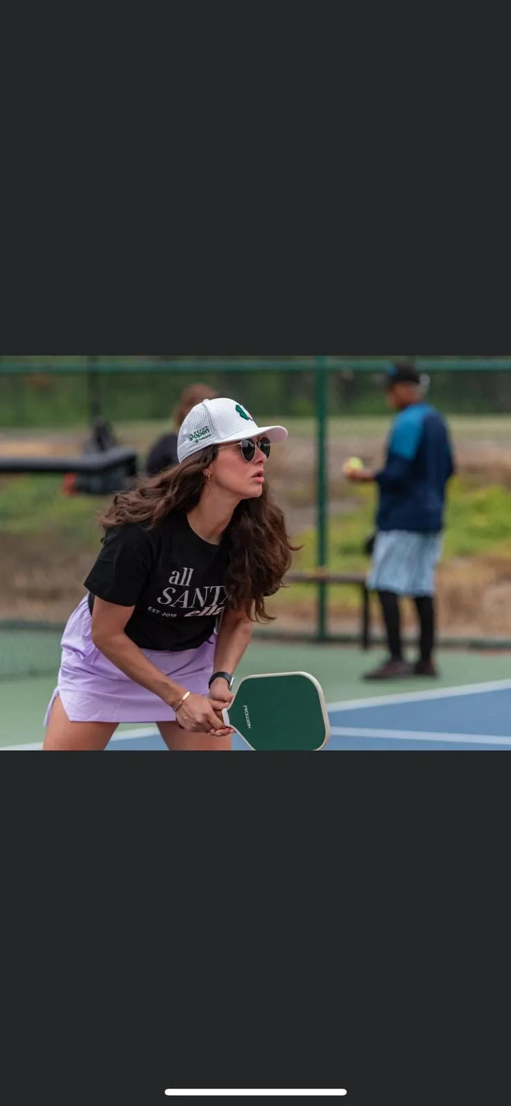 LIA TEE LOGO