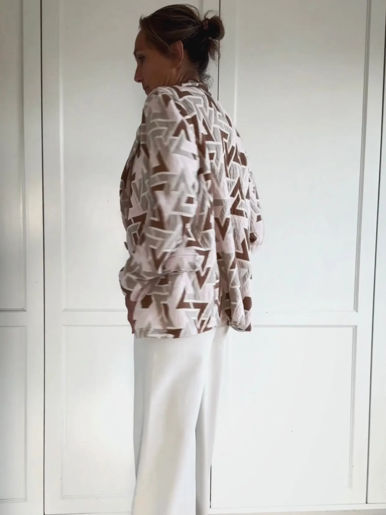 LOOSE JACKET WITH PRINT - OFF WHITE/PINK