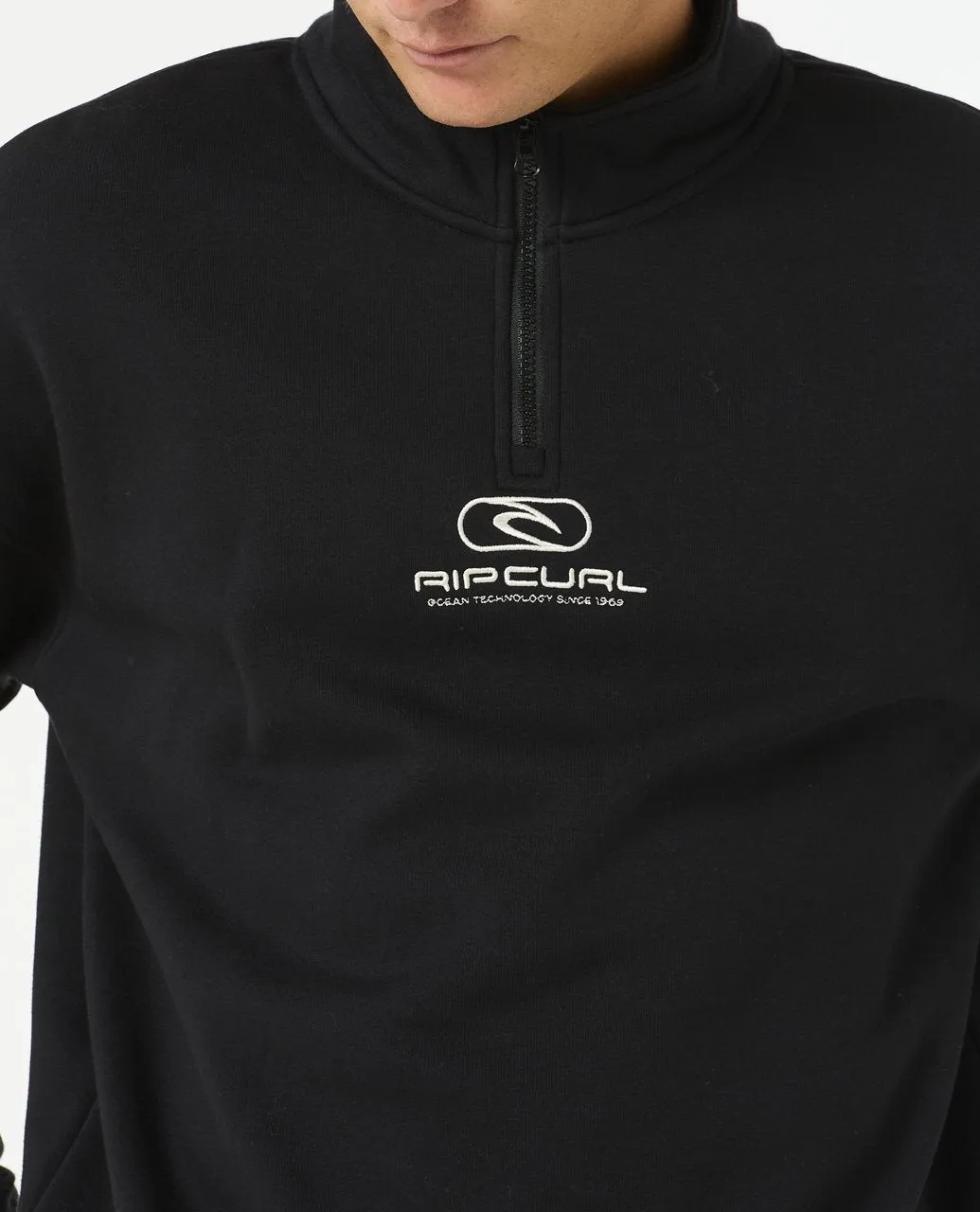 PILL ICON 1/4 ZIP CREW