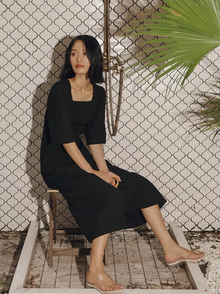 Tailored Flare Midi Dress in Black