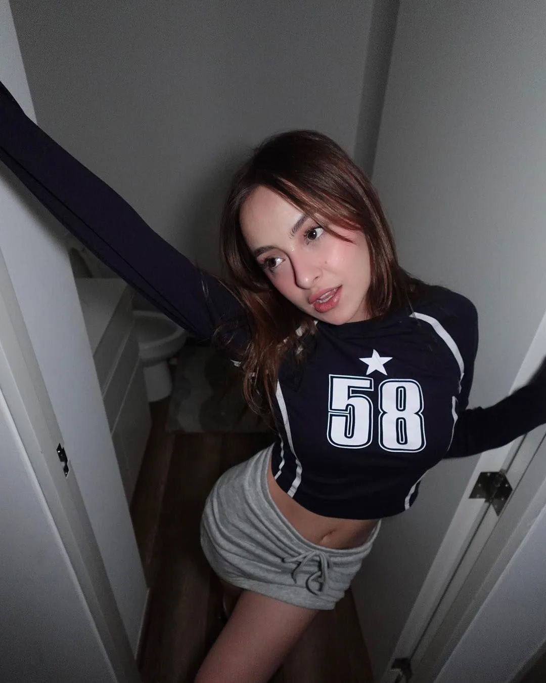 Trendy Number Print Long-Sleeve Fitted Crop Top