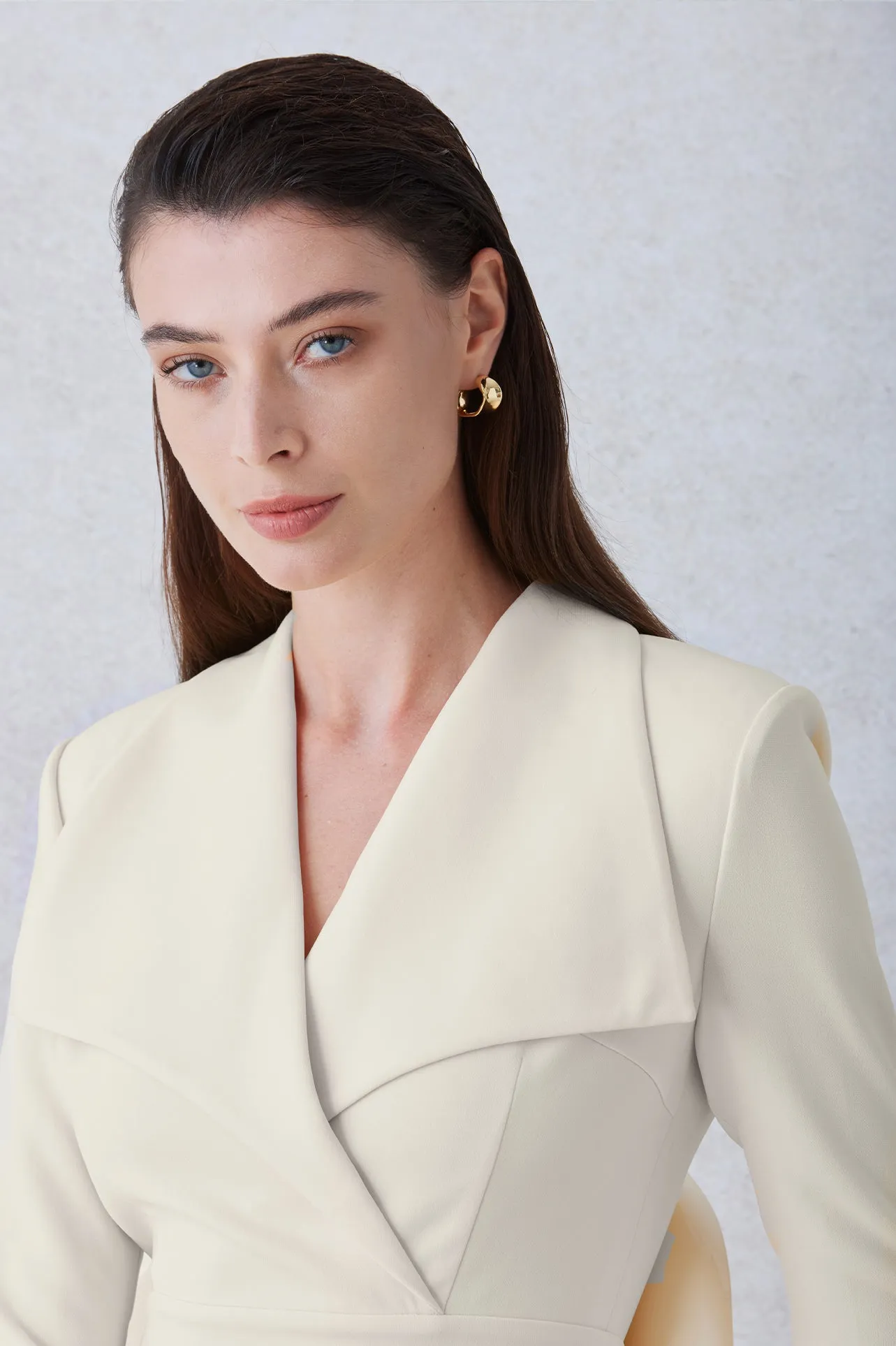 V-NECKLINE DRESS IN APRICOT